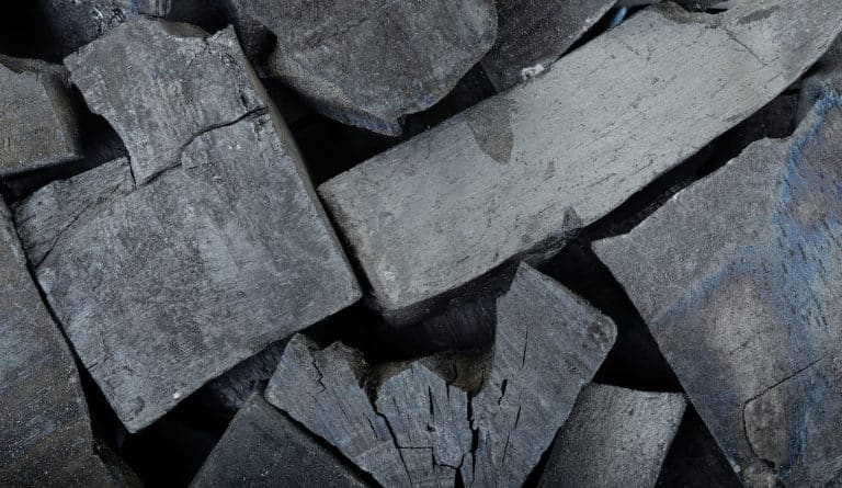 lump charcoal vs briquettes